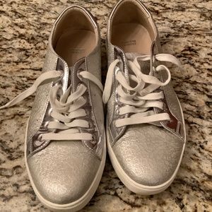 Women’ Johnston & Murphy Silver Metallic Leather Sneakers size 9.5 9 1/2 M  GUC